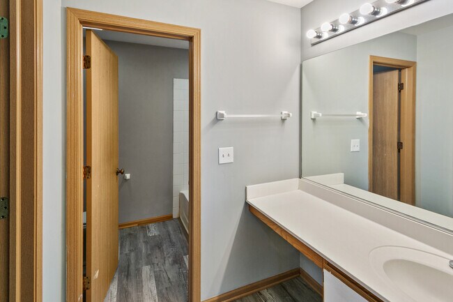 Building Photo - 678 Zachary Dr