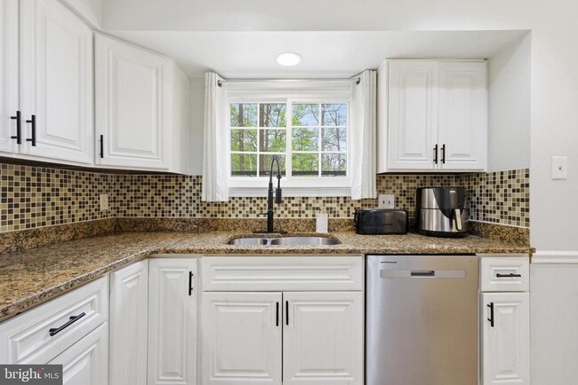 Building Photo - 8664 Pohick Forest Ct