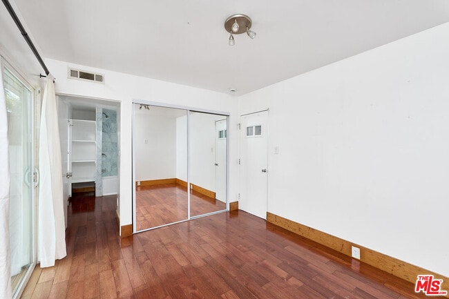 Building Photo - 1141 Cabrillo Ave