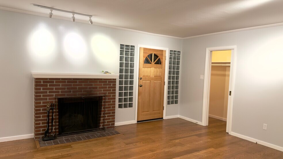 Building Photo - 1632 Albemarle Way