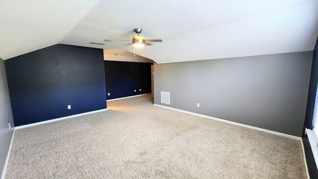 Building Photo - Luxurious 5-Bedroom Retreat with Private P...