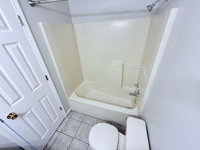 Building Photo - 1001 Creekside Pl