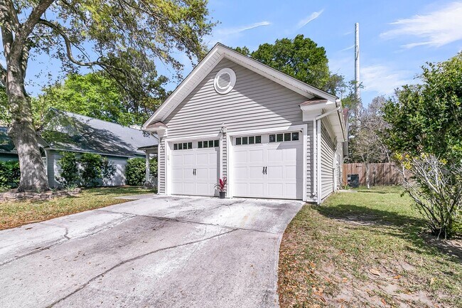 Building Photo - Charming 3 Bedroom, 2 Bath Home off of Longpoint in Mount Pleasant!