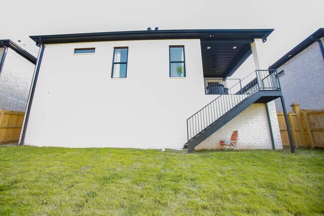 Building Photo - 65 Saffron Cir