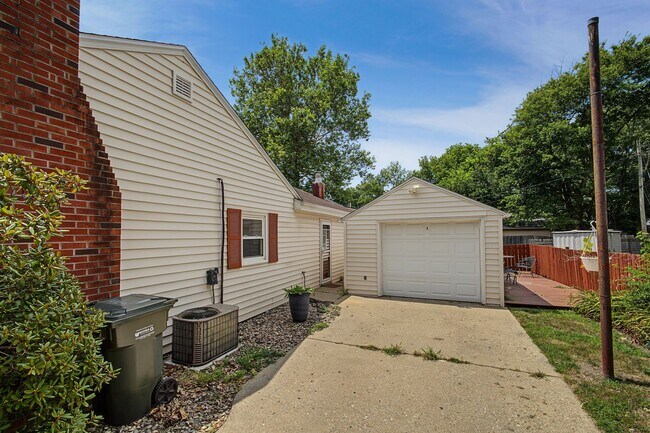 Building Photo - Spacious 3-Bedroom, 2-Bath Home for Rent in Urbana