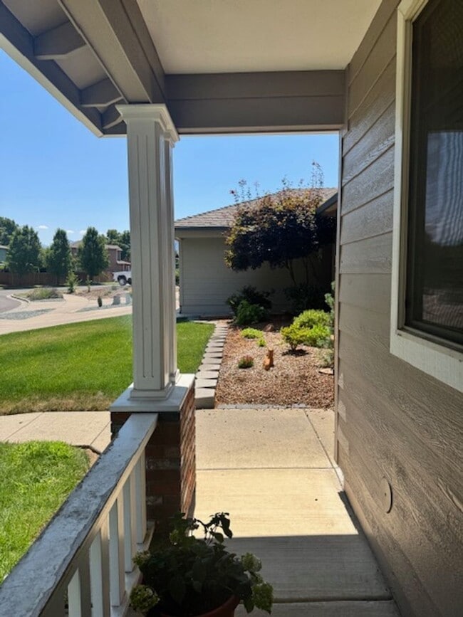 Building Photo - MODERN COMFORT & OPEN LAYOUT 3 BEDROOM SIN...