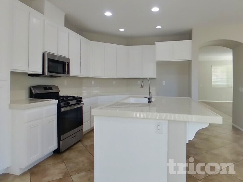 Building Photo - 29810 Cottonwood Cove