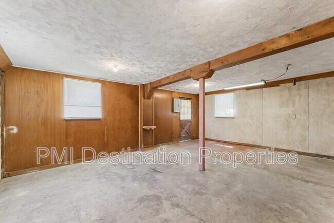 Building Photo - 204 Bury St