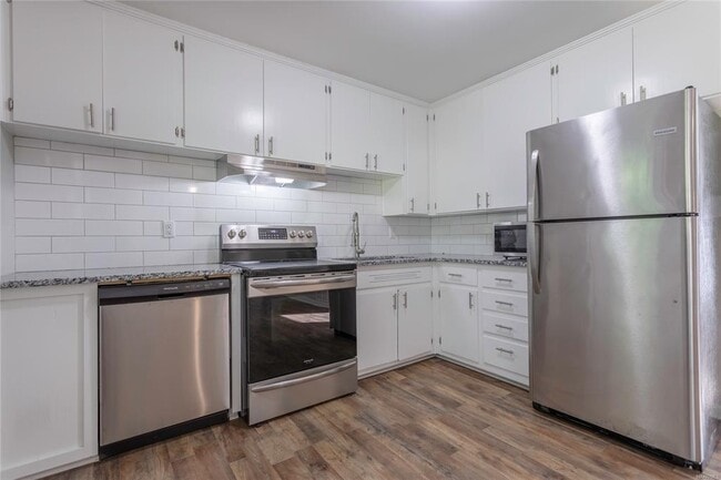 Building Photo - 221 Moncrief St