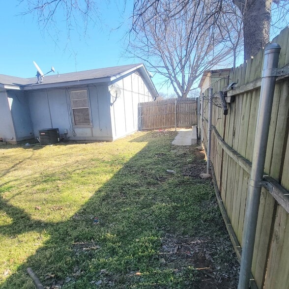 Building Photo - 216 Pine Meadow Dr