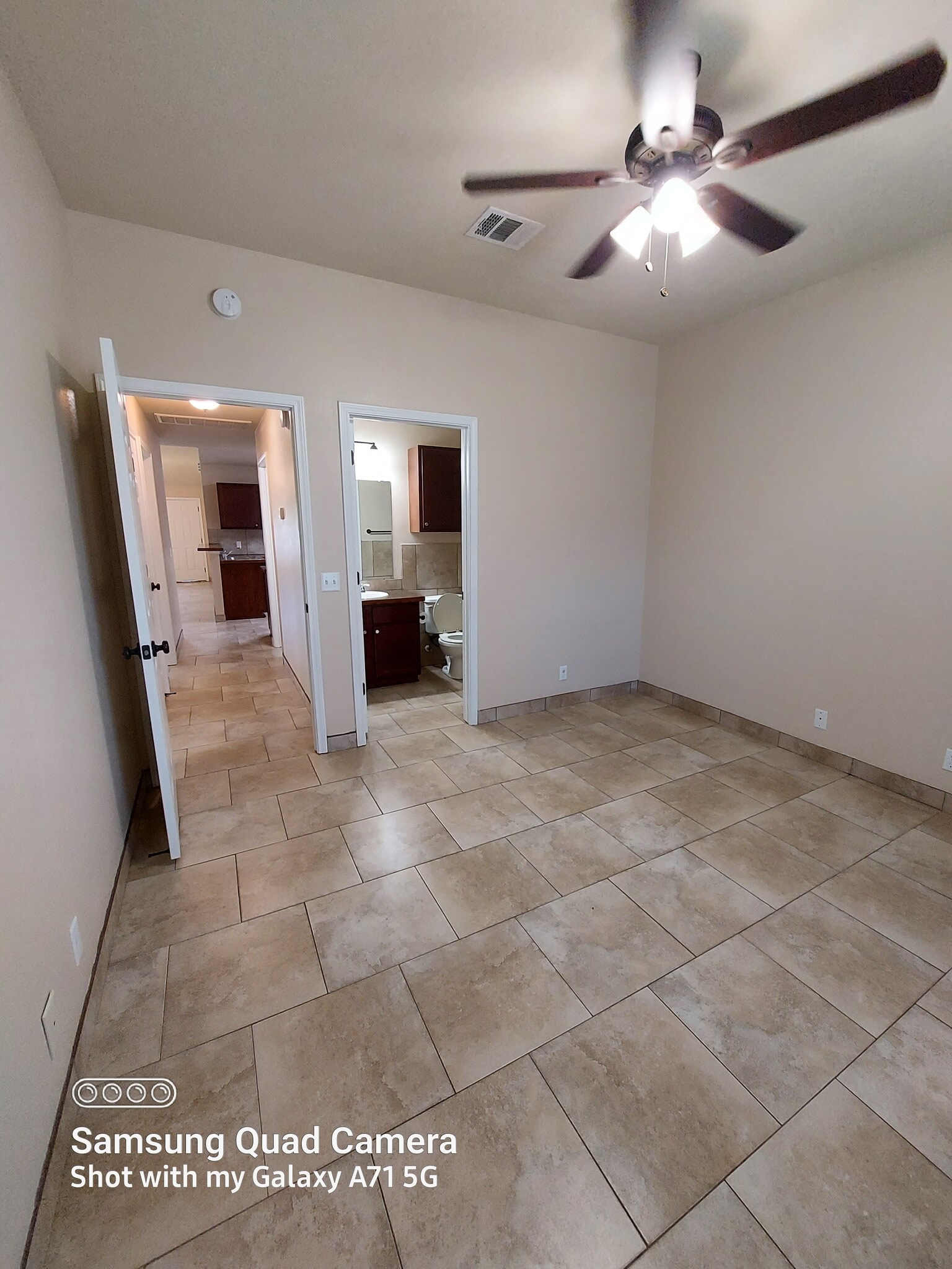 master bedroom w bath - 2501 Oak Ln.
