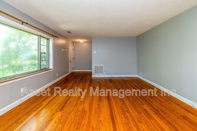 Building Photo - 102 Eastwood Dr