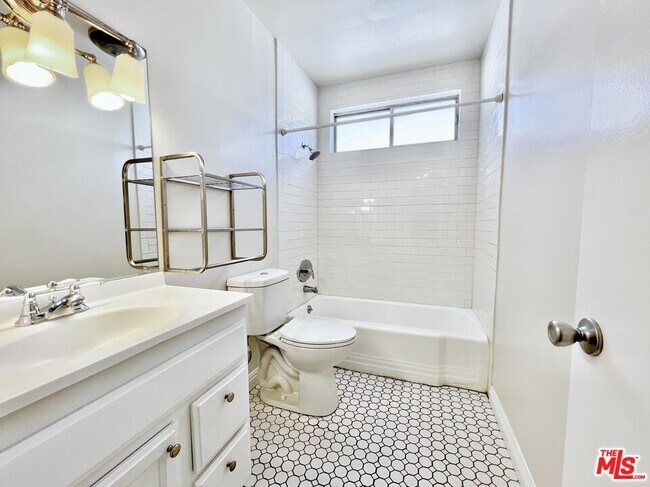 Building Photo - 1552 Berkeley St