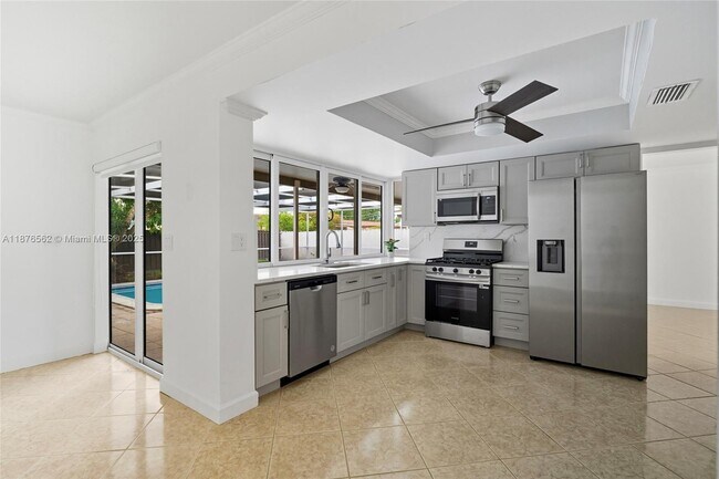 Building Photo - 9710 Sunset Strip