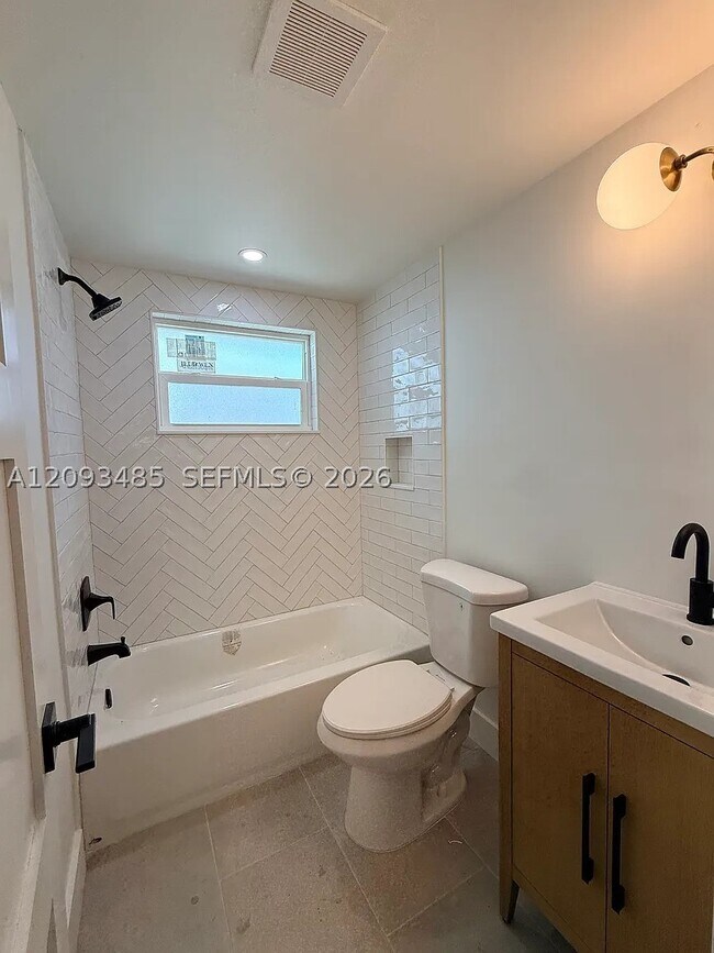 Building Photo - 622 Dogwood Ct