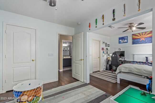 Building Photo - 4514 E Coyote Washington Dr