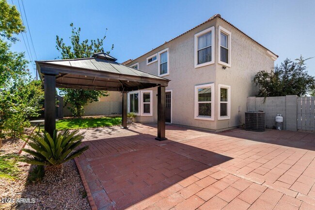 Building Photo - 1005 S Tiago Dr