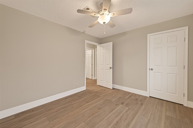 Building Photo - 5833 Southlea St