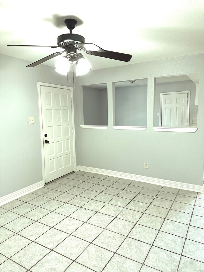 Building Photo - 954 Crestbrook Dr