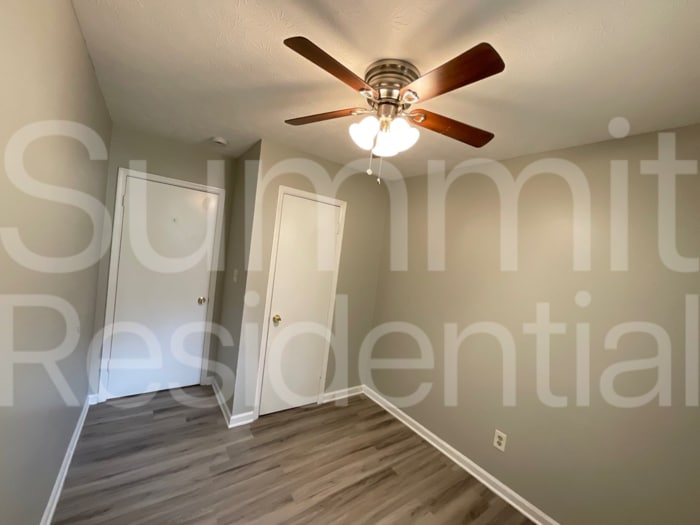 Building Photo - 5950 Stonewall Dr