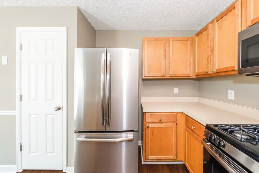 Building Photo - 2025 Registry Dr