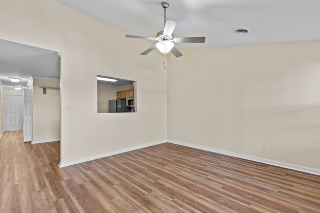 Building Photo - 2 Bedroom, 2 Bath Townhouse for Rent in Kn...