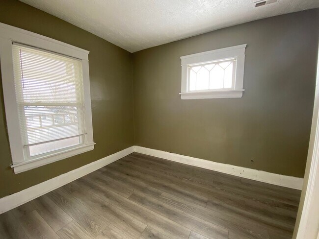 Building Photo - 636-638 Fern St Akron Oh 44307 MFH2 .T3