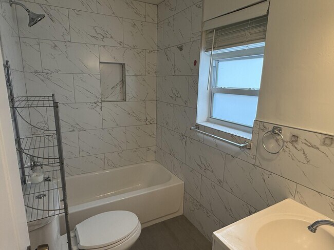 Building Photo - 1415 N J St