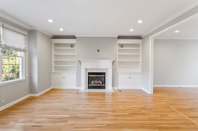 Building Photo - 4 Woods Way