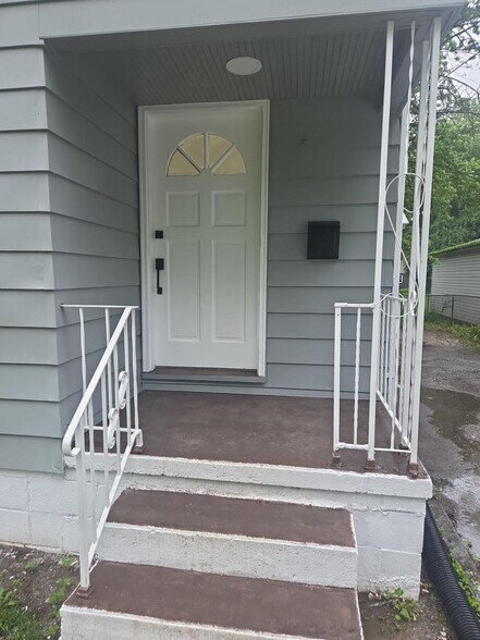 Building Photo - 509 N Rosedale Ave