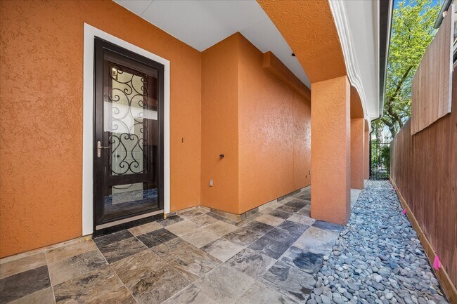 Building Photo - 709 Herkimer St