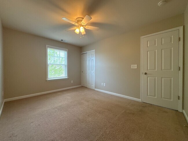 Building Photo - Well-Maintained 4BR Home in Lebanon | Great Location + Natural Light
