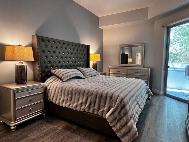 Building Photo - 2 Bed 2 Bath Furnished Condo Tempe Resort-...