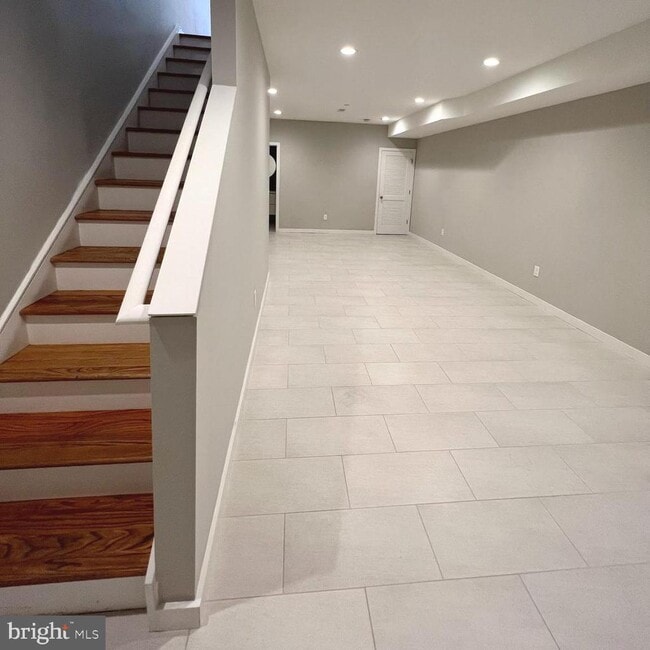 Building Photo - 705 Fairmount Ave