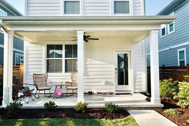 Building Photo - 832 Edgerton Dr