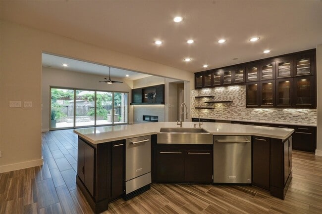 Building Photo - 5911 Vineyard Creek Ln