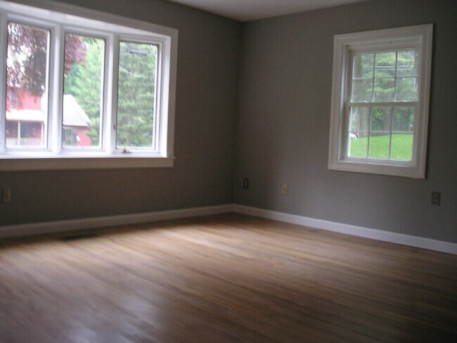 Building Photo - 5 George St