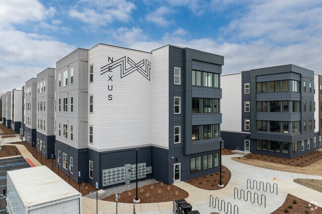 Building Photo - Nexus On Holmes