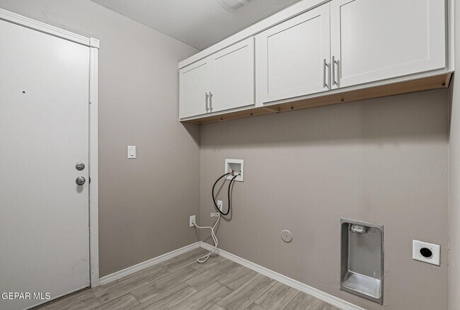 Building Photo - 13960 Garforth Ave