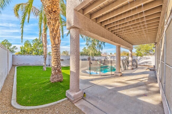 Building Photo - 2175 Fountain Springs Dr
