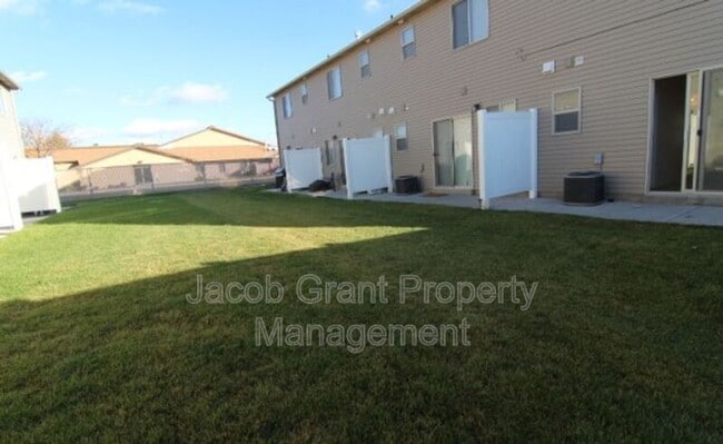 Building Photo - 1580 N Stevens Ave