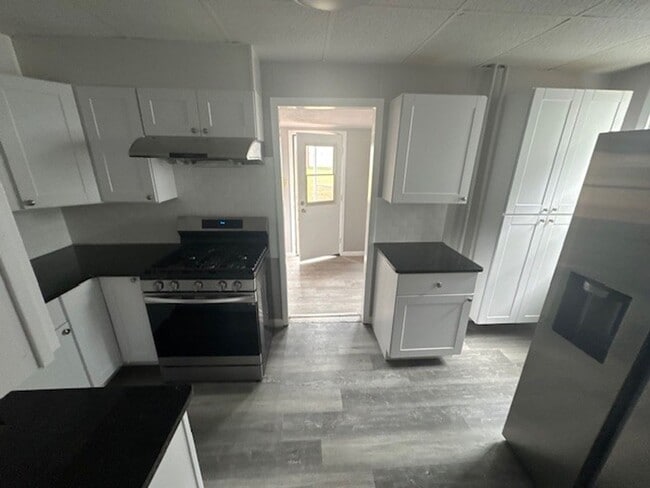 Building Photo - 3 bedroom 2 bathroom