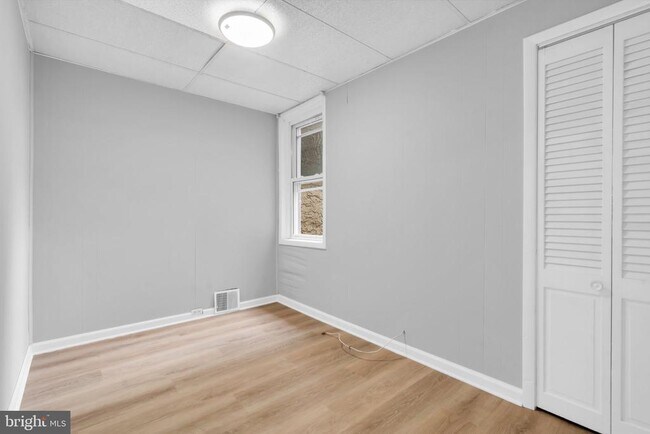 Building Photo - 916 Jersey Ave