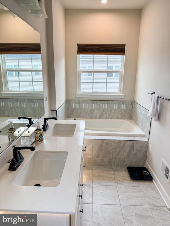 Building Photo - 24604 Cervelo Ter