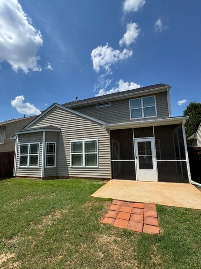 Building Photo - Enjoy this Open Floorplan includes 3 BD-2.5 BA - Master On Main - A Huge Loft/Bonus. Community Po...