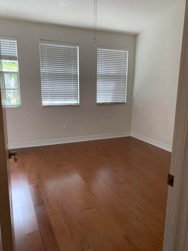 Building Photo - 125 Harbors Way