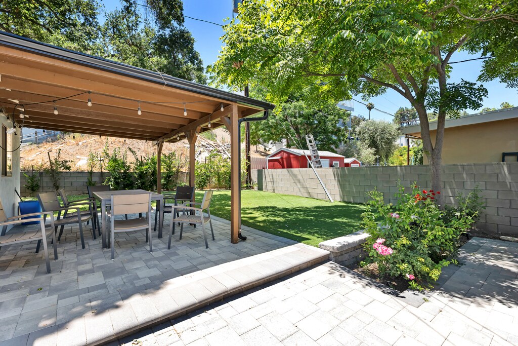 Building Photo - 5125 Canoga Ave