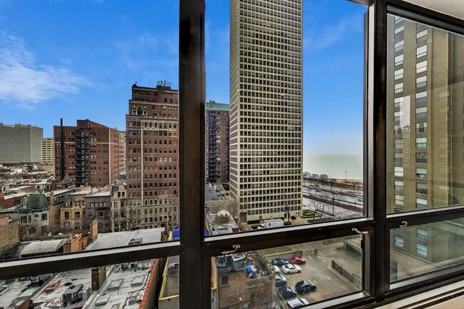 Building Photo - 100 E Bellevue Pl