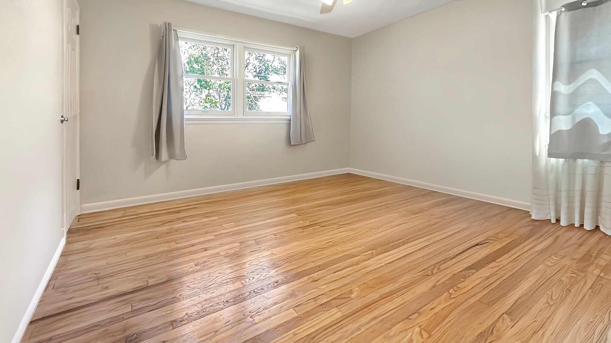 Building Photo - 106 6th Ave