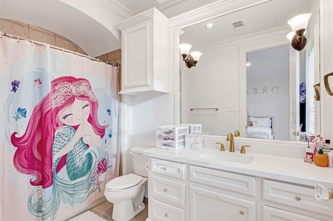 Building Photo - 2706 Tudor Manor